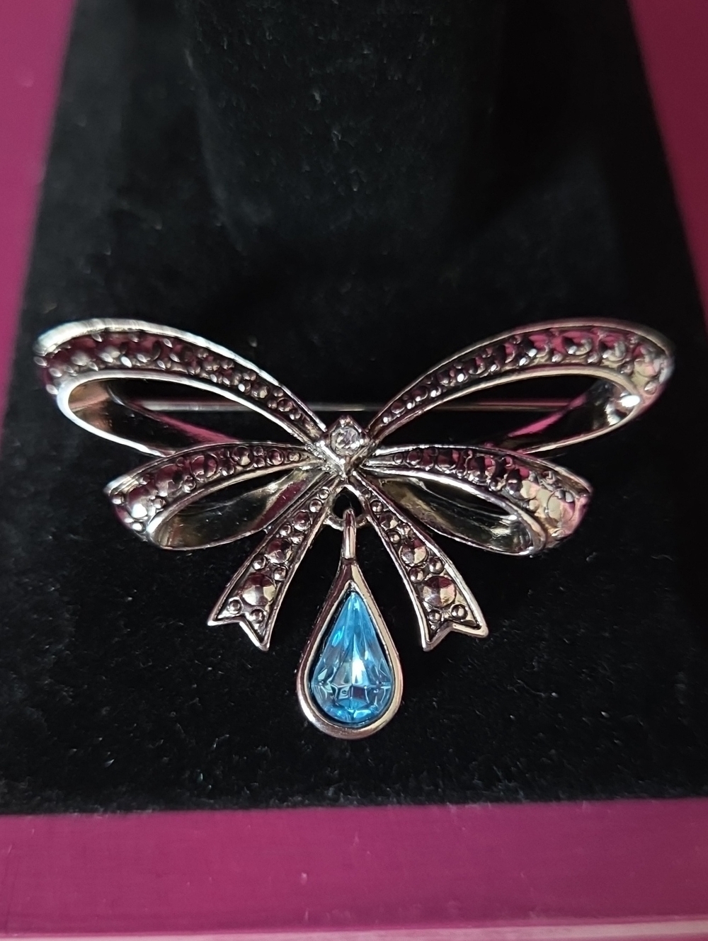 Vintage Avon Birthday Gemstone Series Bow Brooch w Blue Teardrop Crystal March